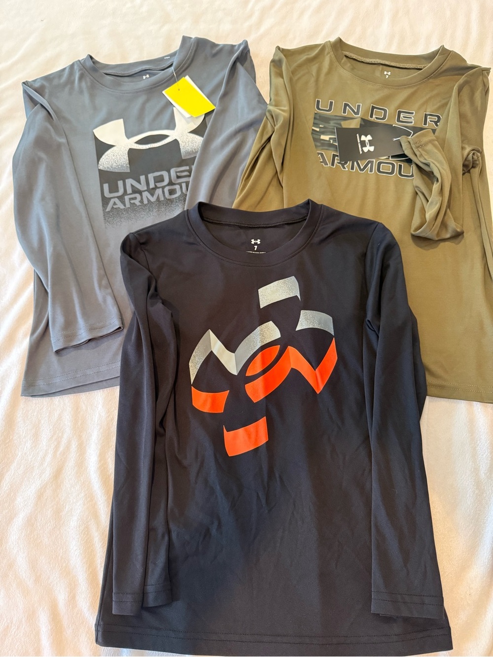 3 Pack (2 NWT) Under Armour Kids' Long Sleeve Logo Performance Shirt